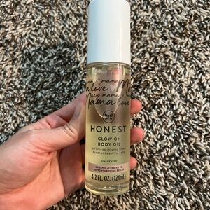 The Honest Company Glow On Body Oil - White and Cream